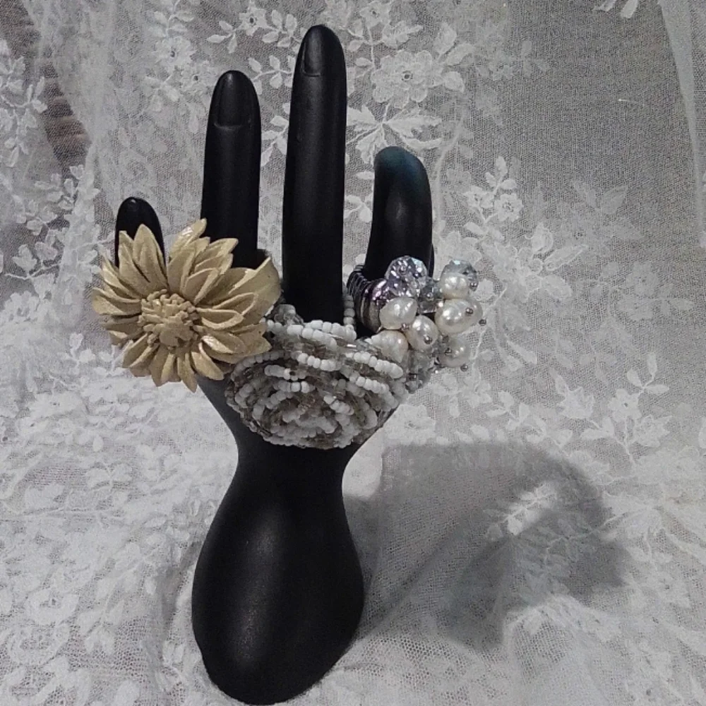 There Vintage 1950s And 60s Rings - Picture 3 of 3